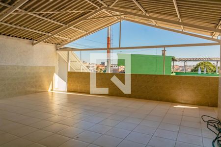 Casa à venda com 300m², 3 quartos e 4 vagasÁrea de serviço 