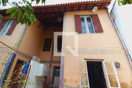 Casa à venda com 75m², 2 quartos e 1 vagaFachada Fundos
