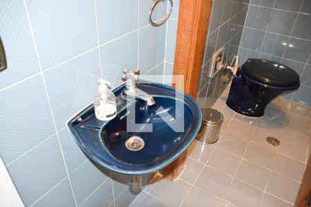 Casa à venda com 296m², 4 quartos e 5 vagasBanheiro 2