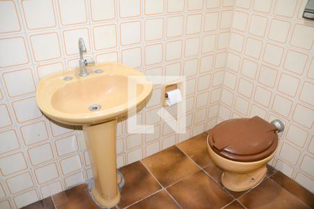 Casa à venda com 296m², 4 quartos e 5 vagasBanheiro de Serviço