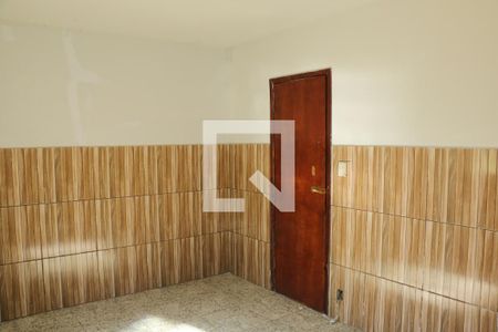 Quarto de casa para alugar com 2 quartos, 46m² em Vila Marpiza, Nova Iguaçu