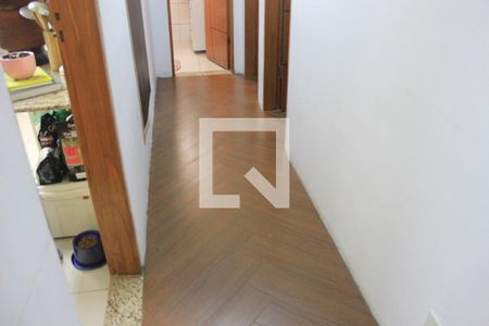 Corredor dos quartos de apartamento à venda com 2 quartos, 75m² em Vila Zanardi, Guarulhos
