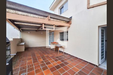 Casa à venda com 140m², 3 quartos e 2 vagas Casa à venda com 140m², 3 quartos e 2 vagasQuintal