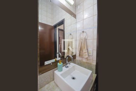 Casa à venda com 185m², 3 quartos e 2 vagasBanheiro 1