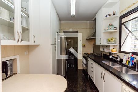 Apartamento à venda com 200m², 4 quartos e 2 vagas Apartamento à venda com 200m², 4 quartos e 2 vagasCozinha