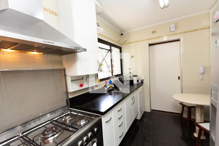 Apartamento à venda com 200m², 4 quartos e 2 vagas Apartamento à venda com 200m², 4 quartos e 2 vagasCozinha