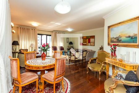 Apartamento à venda com 200m², 4 quartos e 2 vagas Apartamento à venda com 200m², 4 quartos e 2 vagasSala