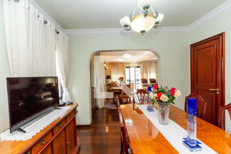 Apartamento à venda com 200m², 4 quartos e 2 vagas Apartamento à venda com 200m², 4 quartos e 2 vagasSala