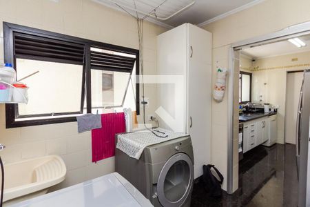 Apartamento à venda com 200m², 4 quartos e 2 vagas Apartamento à venda com 200m², 4 quartos e 2 vagasÁrea de Serviço