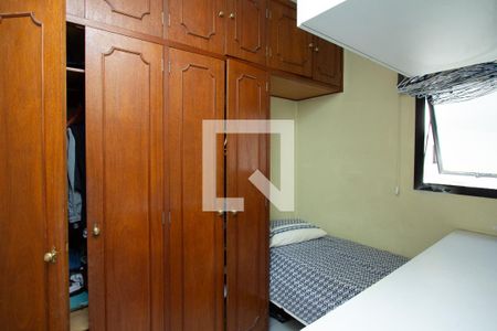 Apartamento à venda com 200m², 4 quartos e 2 vagas Apartamento à venda com 200m², 4 quartos e 2 vagasQuarto de Serviço