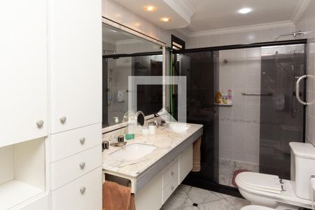 Apartamento à venda com 200m², 4 quartos e 2 vagas Apartamento à venda com 200m², 4 quartos e 2 vagasBanheiro da Suíte 2