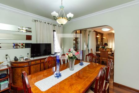 Apartamento à venda com 200m², 4 quartos e 2 vagas Apartamento à venda com 200m², 4 quartos e 2 vagasSala