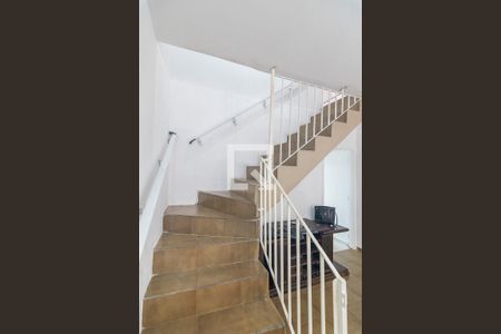 Escada de casa para alugar com 3 quartos, 244m² em Vila Curuca, Santo André