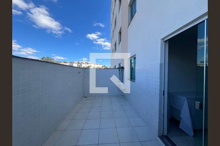 Varanda  de apartamento à venda com 2 quartos, 72m² em Cabral, Contagem