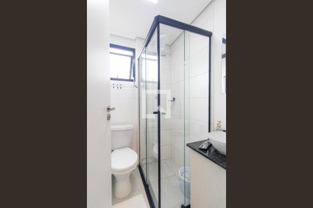 Banheiro Social de kitnet/studio para alugar com 1 quarto, 10m² em Mossunguê, Curitiba