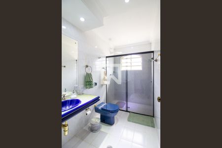 Casa à venda com 300m², 3 quartos e 4 vagasBanheiro da Suíte 2