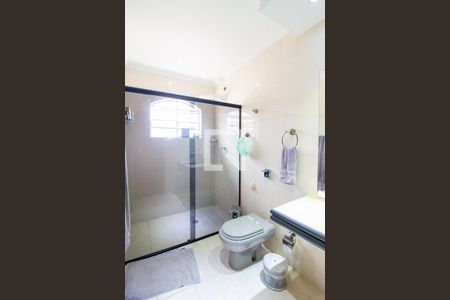 Casa à venda com 300m², 3 quartos e 4 vagasBanheiro da Suíte 3