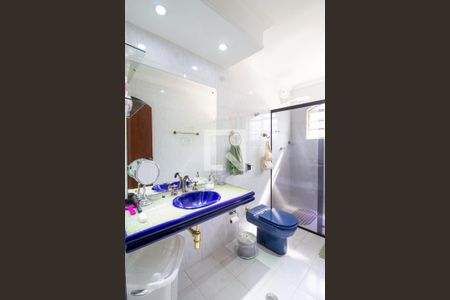 Casa à venda com 300m², 3 quartos e 4 vagasBanheiro da Suíte 2