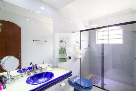 Casa à venda com 300m², 3 quartos e 4 vagasBanheiro da Suíte 2