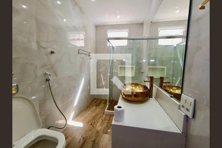 Apartamento à venda com 117m², 3 quartos e sem vagaBanheiro social 