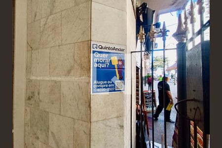 Apartamento à venda com 117m², 3 quartos e sem vagaFachada com cartaz QA