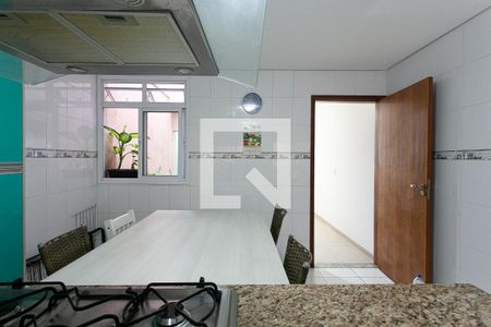 Casa à venda com 180m², 3 quartos e 2 vagasCozinha