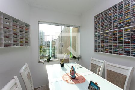 Sala de casa à venda com 3 quartos, 180m² em Vila Carrão, São Paulo