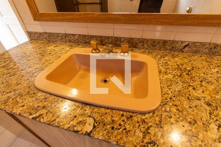 Casa à venda com 220m², 4 quartos e 4 vagasBanheiro