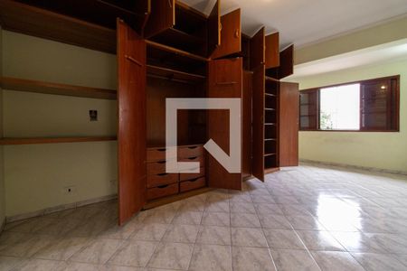 Casa à venda com 220m², 4 quartos e 4 vagasQuarto 
