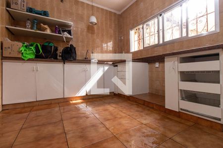 Casa à venda com 220m², 4 quartos e 4 vagasCozinha 