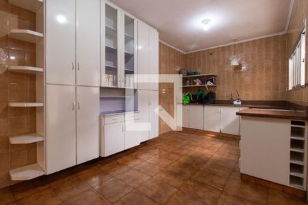 Casa à venda com 220m², 4 quartos e 4 vagasCozinha 