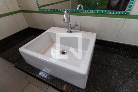 Casa à venda com 220m², 4 quartos e 4 vagasBanheiro