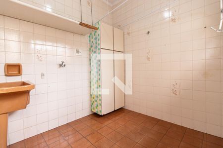 Casa à venda com 220m², 4 quartos e 4 vagasÁrea de serviço 