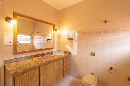 Casa à venda com 220m², 4 quartos e 4 vagasBanheiro