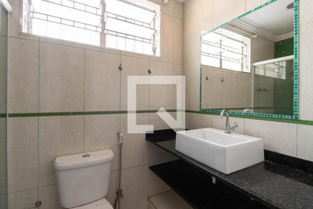 Casa à venda com 220m², 4 quartos e 4 vagasBanheiro