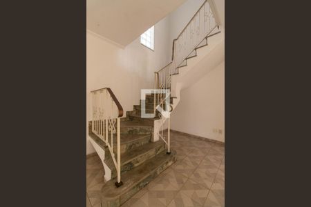 Escada de casa para alugar com 3 quartos, 240m² em Ipiranga, São Paulo