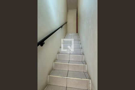 Escada de casa à venda com 3 quartos, 108m² em Vila Boa Vista, Barueri