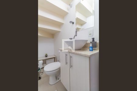 Lavabo de casa de condomínio para alugar com 2 quartos, 72m² em Jardim Cotinha, São Paulo