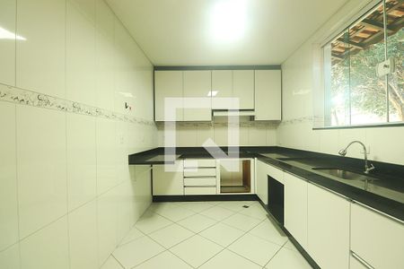 Casa à venda com 393m², 4 quartos e 2 vagasCozinha