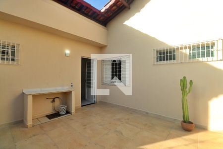 Casa à venda com 393m², 4 quartos e 2 vagasFundos