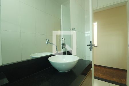 Casa à venda com 393m², 4 quartos e 2 vagasBanheiro Social