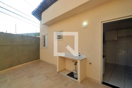 Casa à venda com 393m², 4 quartos e 2 vagasFundos