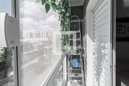 Casa de condomínio à venda com 60m², 2 quartos e 1 vaga Casa de condomínio à venda com 60m², 2 quartos e 1 vagaSacada