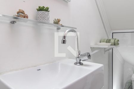 Banheiro de casa de condomínio à venda com 2 quartos, 60m² em Vila Talarico, São Paulo