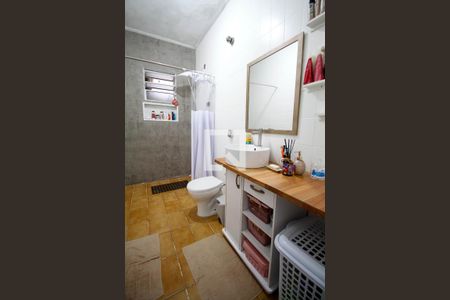 Banheiro de casa à venda com 1 quarto, 114m² em Pinheiros, São Paulo