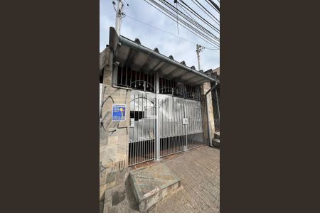 Casa para alugar com 170m², 3 quartos e 1 vaga Casa para alugar com 170m², 3 quartos e 1 vagaFachada