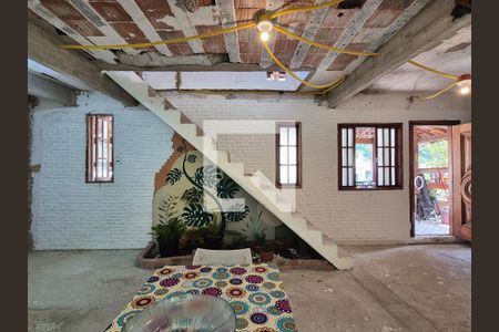 Sala de casa de condomínio para alugar com 2 quartos, 1000m² em Vargem Grande, Rio de Janeiro