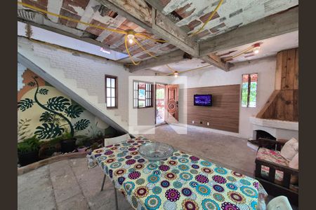 Sala de casa de condomínio para alugar com 2 quartos, 1000m² em Vargem Grande, Rio de Janeiro