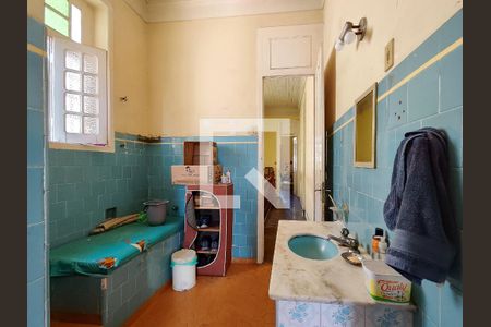 Casa à venda com 257m², 4 quartos e 4 vagas Casa à venda com 257m², 4 quartos e 4 vagasBanheiro Corredor 2