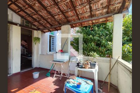 Casa à venda com 257m², 4 quartos e 4 vagas Casa à venda com 257m², 4 quartos e 4 vagasÁrea de Serviço